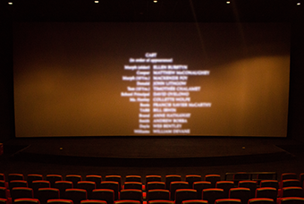 伟德国际1946国际党委组织召开《长津湖》观影活动