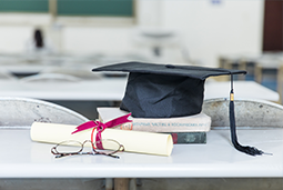 春招“黄金档”来袭：应届生看重落户政策 有企业招聘人数增五成